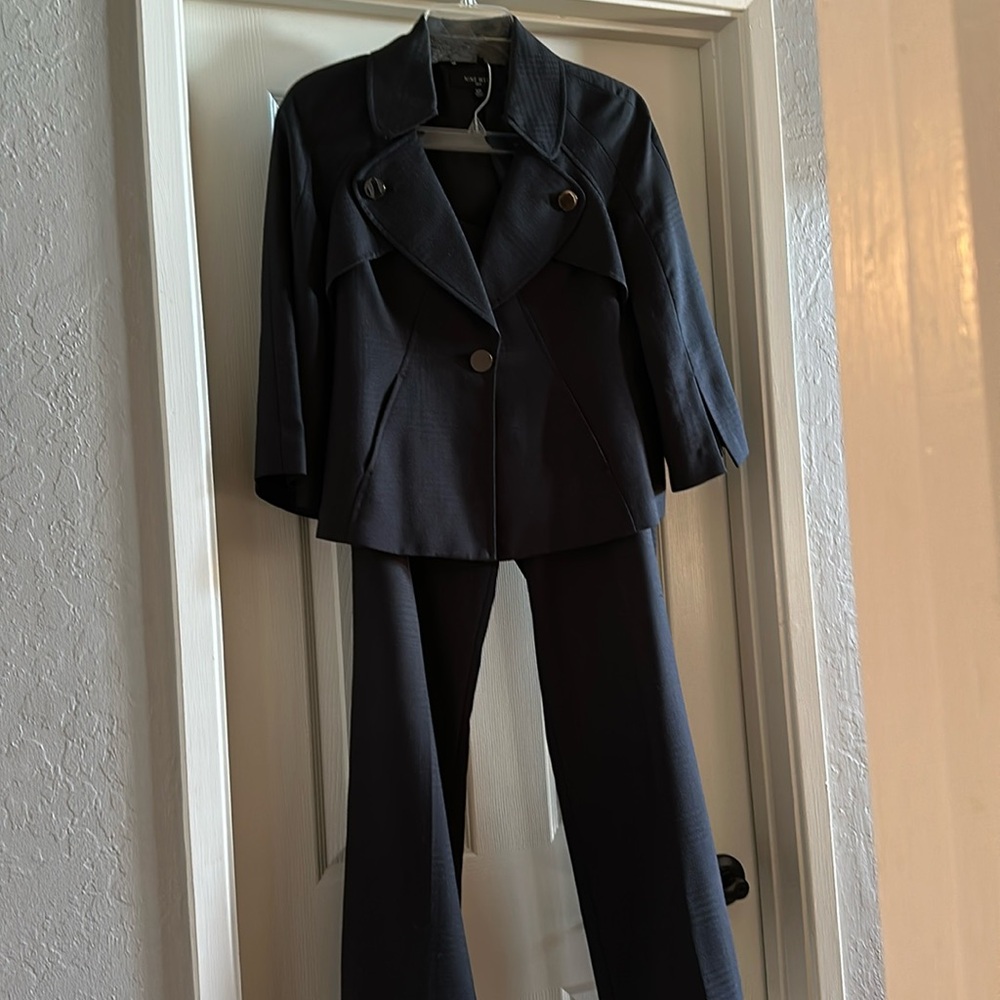 Nine West fully lined suit.  Size 12P